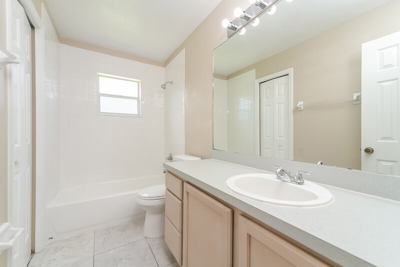 2,120/Mo, 2318 Sweetwater Blvd Saint Cloud, FL 34772 Bathroom View
