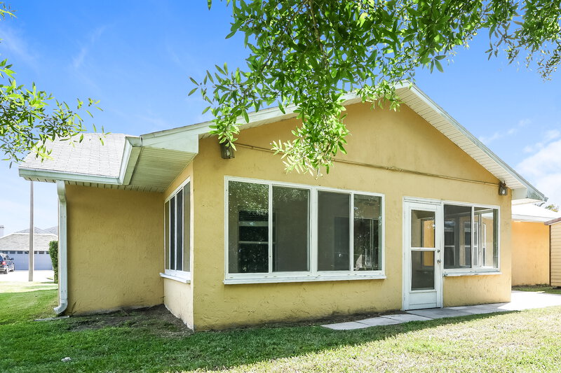 2,115/Mo, 2318 Sweetwater Blvd Saint Cloud, FL 34772 Rear View