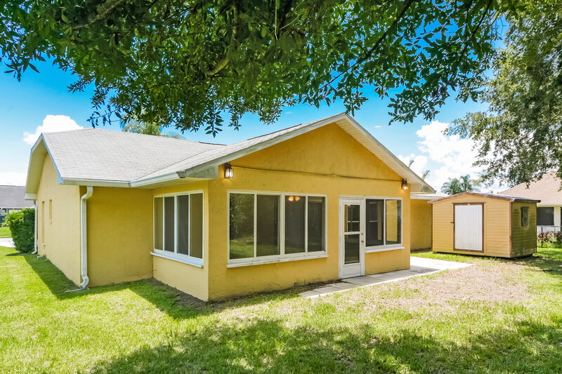 2,120/Mo, 2318 Sweetwater Blvd Saint Cloud, FL 34772 Rear View