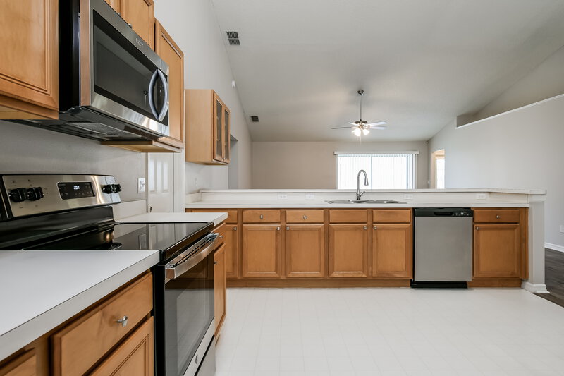 2,880/Mo, 11711 Sir Winston Way Orlando, FL 32824 Kitchen View 2