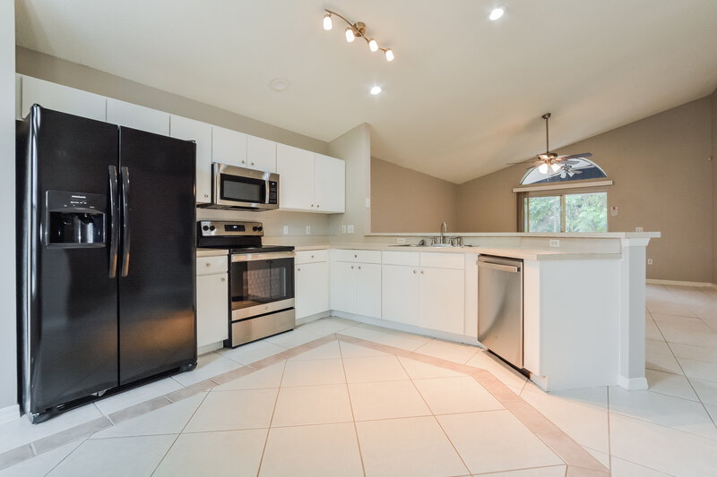 2,030/Mo, 2649 Winchester Cir Eustis, FL 32726 Kitchen View