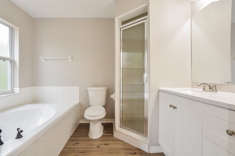 2,030/Mo, 2649 Winchester Cir Eustis, FL 32726 Main Bathroom View
