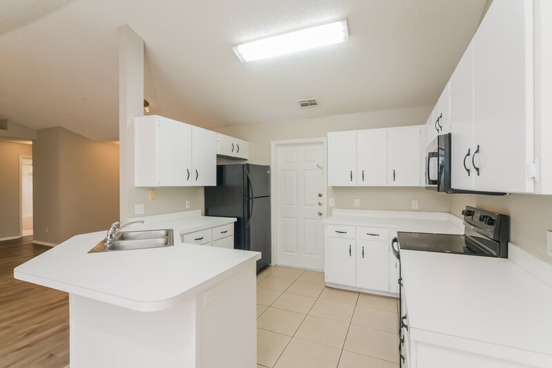 2,255/Mo, 8608 Wellington Loop Kissimmee, FL 34747 Kitchen View