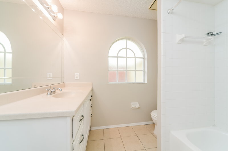 2,255/Mo, 8608 Wellington Loop Kissimmee, FL 34747 Main Bathroom View