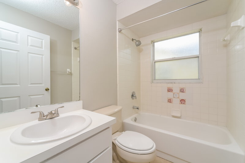 2,255/Mo, 8608 Wellington Loop Kissimmee, FL 34747 Bathroom View