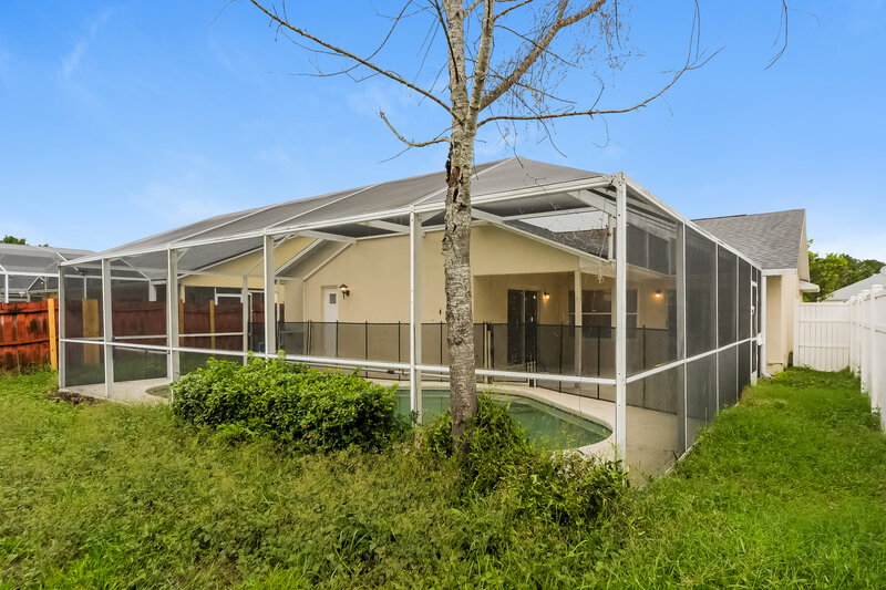 2,255/Mo, 8608 Wellington Loop Kissimmee, FL 34747 Rear View