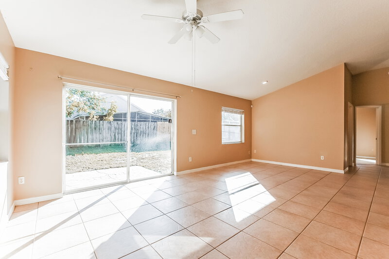 1,950/Mo, 1040 Shale Trail St Apopka, FL 32703 Dining Room View 2