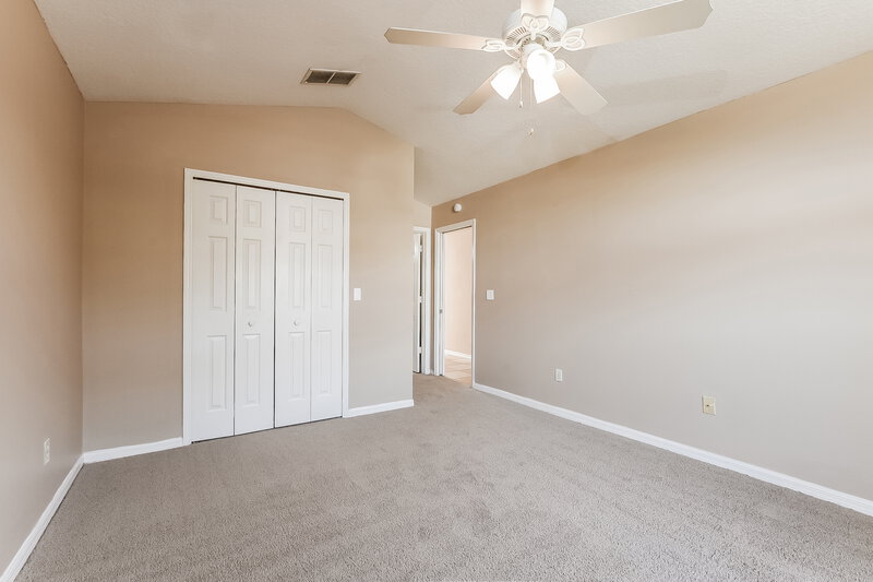 1,950/Mo, 1040 Shale Trail St Apopka, FL 32703 Main Bedroom View 2