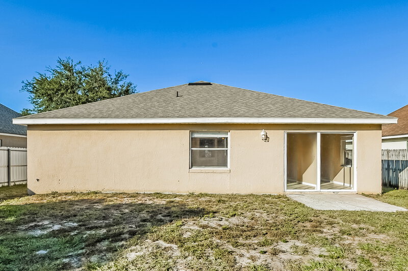 1,950/Mo, 1040 Shale Trail St Apopka, FL 32703 Rear View