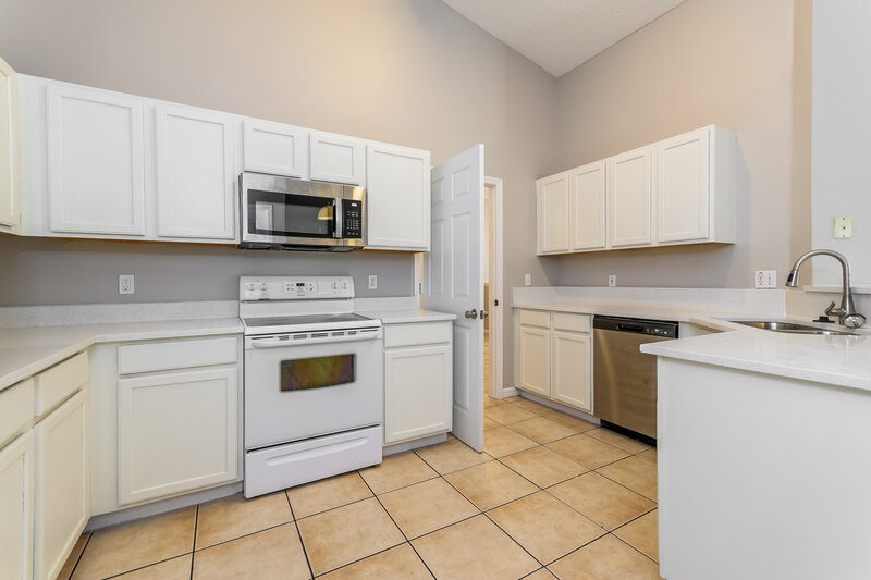 2,160/Mo, 1119 Clear Creek Cir Clermont, FL 34714 Kitchen View