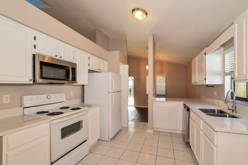 2,400/Mo, 1048 Vernon Loop Oviedo, FL 32765 Kitchen View