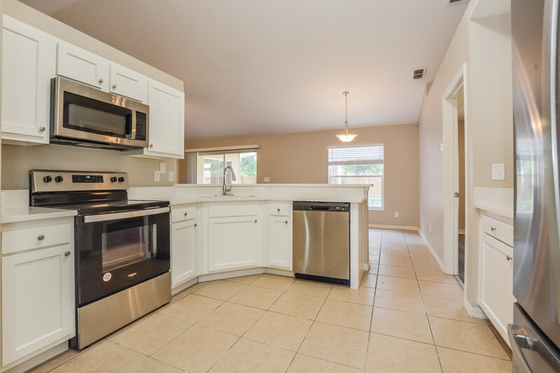 2,375/Mo, 11121 Autumn Wind Loop Clermont, FL 34711 Kitchen View