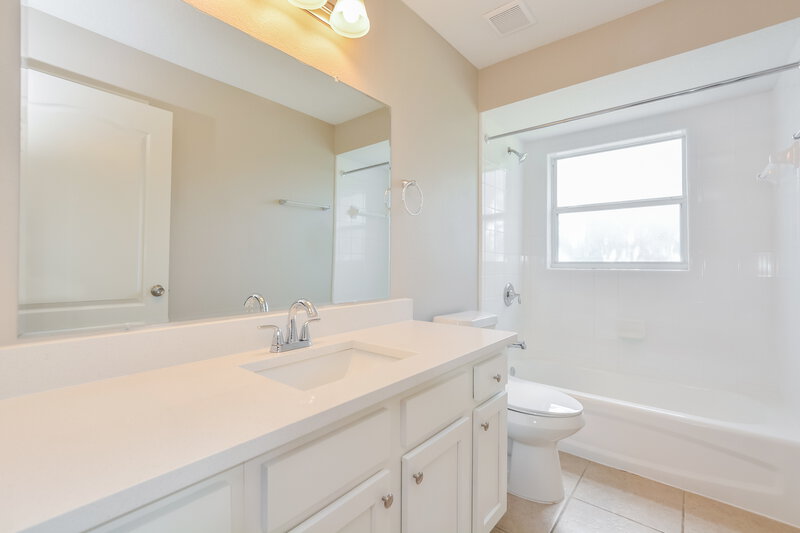2,375/Mo, 11121 Autumn Wind Loop Clermont, FL 34711 Bathroom View