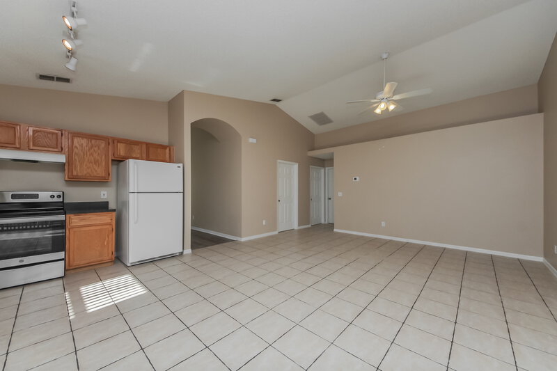 2,235/Mo, 17100 Woodcrest Way Clermont, FL 34714 Living Room View 2