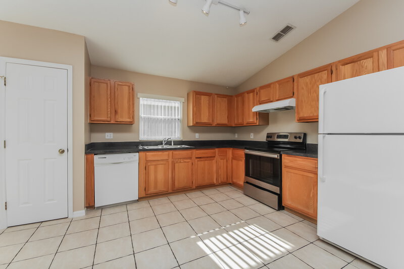 2,235/Mo, 17100 Woodcrest Way Clermont, FL 34714 Kitchen View