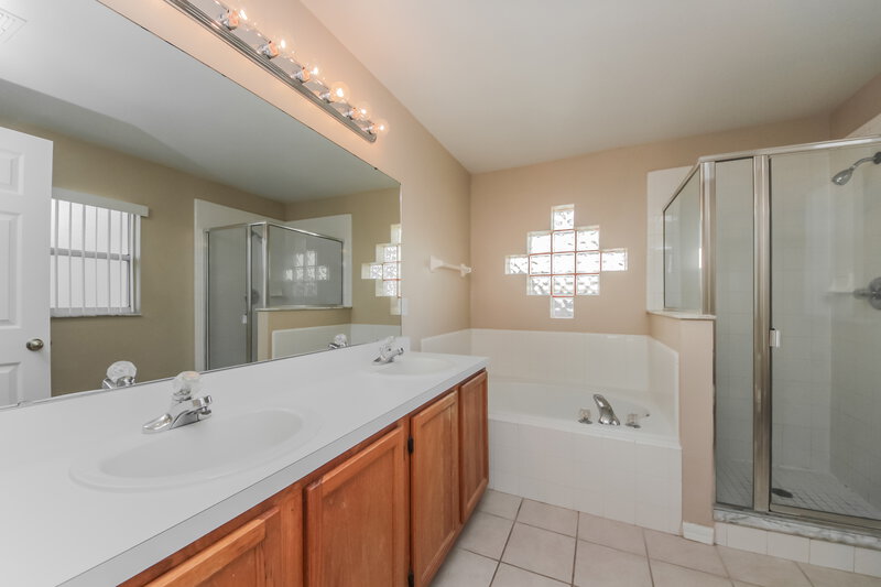 2,235/Mo, 17100 Woodcrest Way Clermont, FL 34714 Main Bathroom View