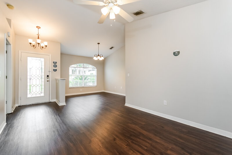 2,200/Mo, 1128 Windy Bluff Dr Minneola, FL 34715 Living Room View 2