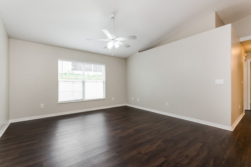 2,200/Mo, 1128 Windy Bluff Dr Minneola, FL 34715 Living Room View 3