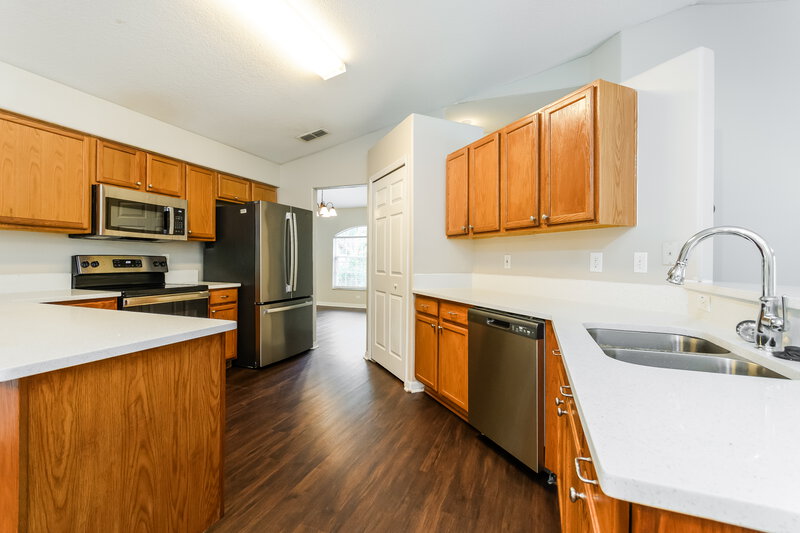 2,200/Mo, 1128 Windy Bluff Dr Minneola, FL 34715 Kitchen View