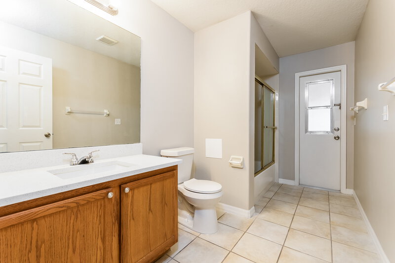 2,200/Mo, 1128 Windy Bluff Dr Minneola, FL 34715 Bathroom View