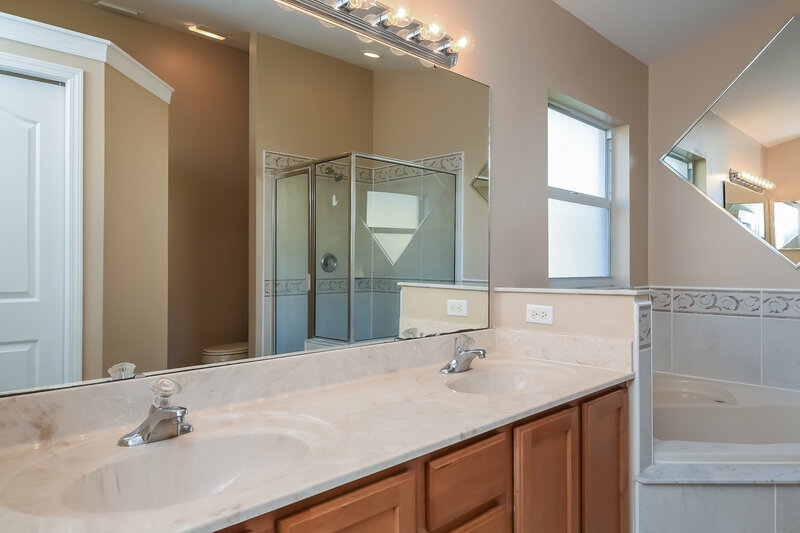 2,330/Mo, 2417 Settlers Trl Saint Cloud, FL 34772 Main Bathroom View 2