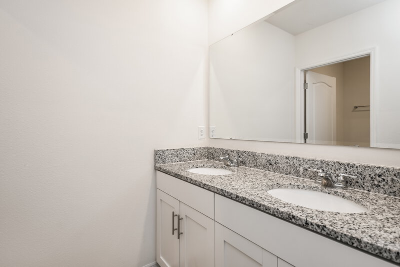 3,245/Mo, 2158 Ranch Side Rd Kissimmee, FL 34744 Bathroom View