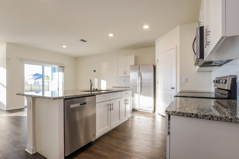 2,650/Mo, 1548 Aldenwood Pl Kissimmee, FL 34744 Kitchen View