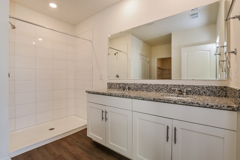 2,650/Mo, 1548 Aldenwood Pl Kissimmee, FL 34744 Main Bathroom View