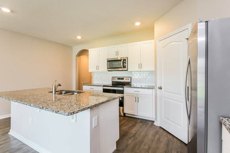 2,725/Mo, 1565 Aldenwood Pl Kissimmee, FL 34744 Kitchen View 2