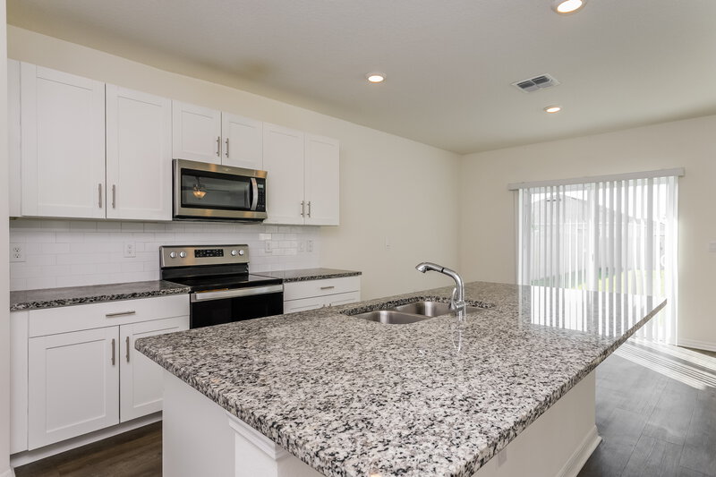 3,080/Mo, 2176 Bridlewood Dr Kissimmee, FL 34744 Kitchen View 2