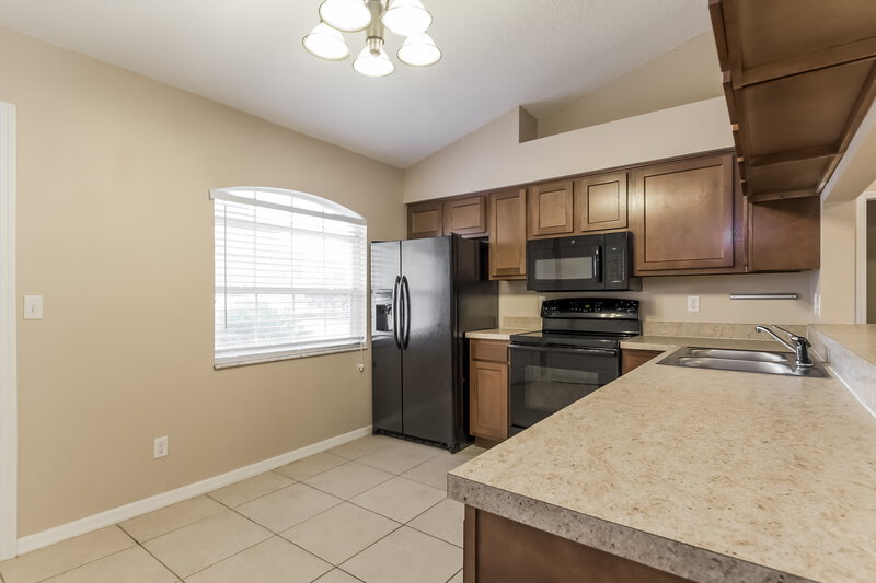 1,960/Mo, 16123 Hillside Cir Montverde, FL 34756 Kitchen View 2