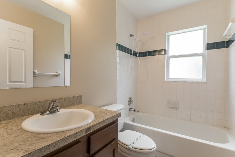 1,960/Mo, 16123 Hillside Cir Montverde, FL 34756 Master Bathroom View