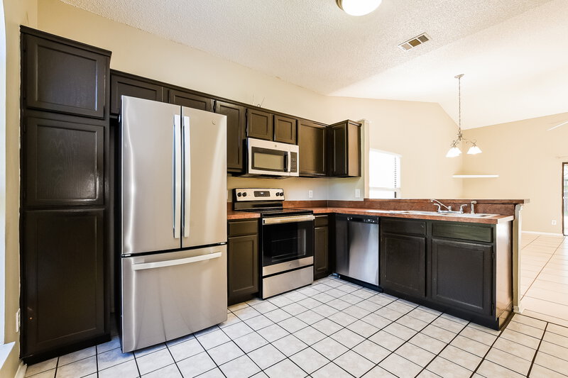 2,045/Mo, 1027 Covington St Oviedo, FL 32765 Kitchen View
