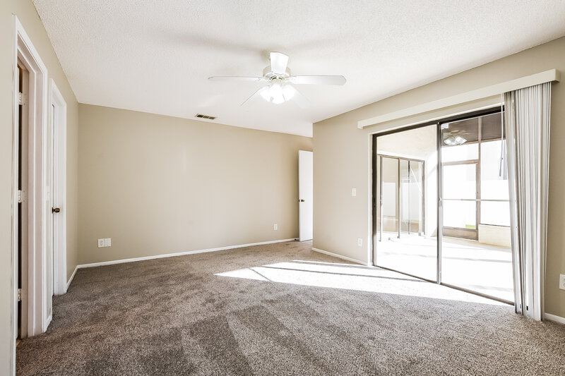 2,045/Mo, 1027 Covington St Oviedo, FL 32765 Main Bedroom View 2