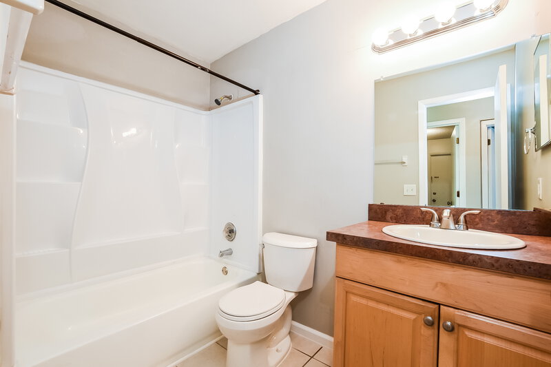 2,045/Mo, 1027 Covington St Oviedo, FL 32765 Bathroom View
