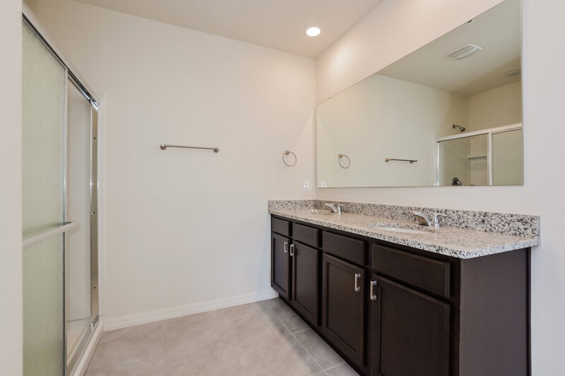 2,255/Mo, 3700 Holly Grove Ln Mount Dora, FL 32757 Main Bathroom View