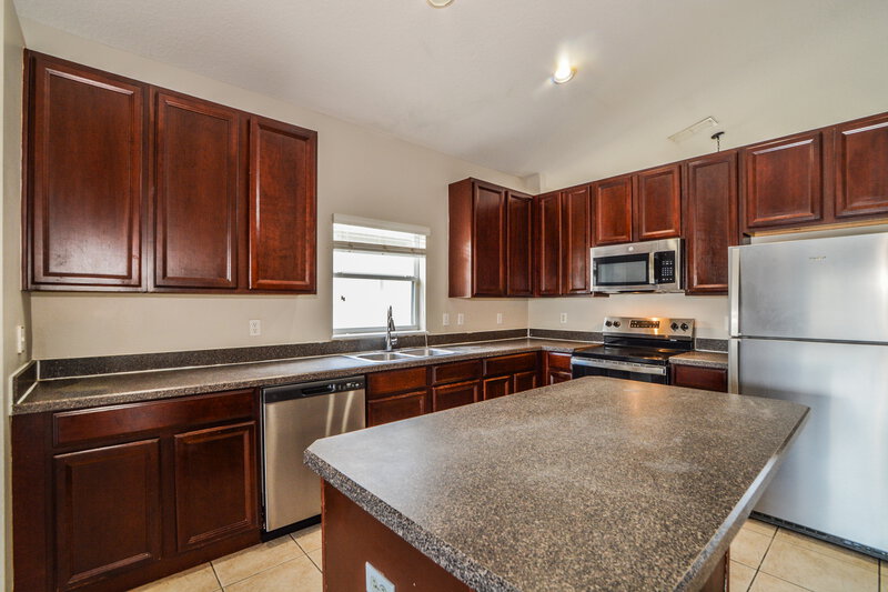 2,935/Mo, 7751 Beridale Ct Orlando, FL 32818 Kitchen View 2