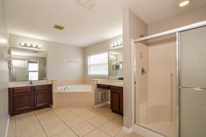 2,935/Mo, 7751 Beridale Ct Orlando, FL 32818 Main Bathroom View