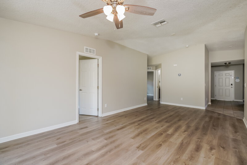 3,250/Mo, 7124 Holly Creek Rd Mount Dora, FL 32757 Living Room View 2