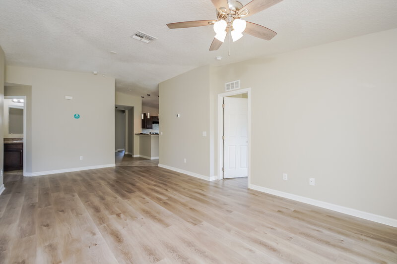 3,250/Mo, 7124 Holly Creek Rd Mount Dora, FL 32757 Living Room View 3