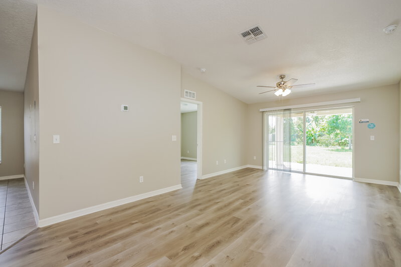 3,250/Mo, 7124 Holly Creek Rd Mount Dora, FL 32757 Living Room View 4