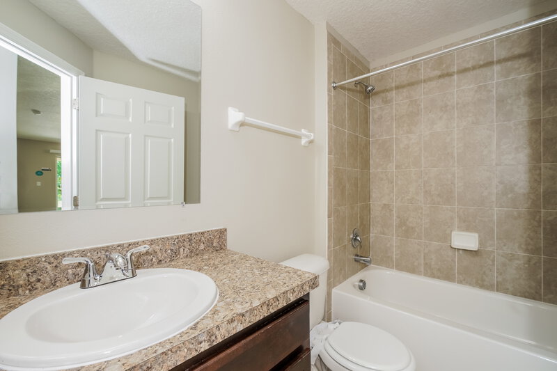 3,250/Mo, 7124 Holly Creek Rd Mount Dora, FL 32757 Bathroom View