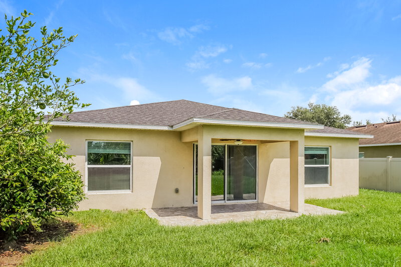3,250/Mo, 7124 Holly Creek Rd Mount Dora, FL 32757 Rear View