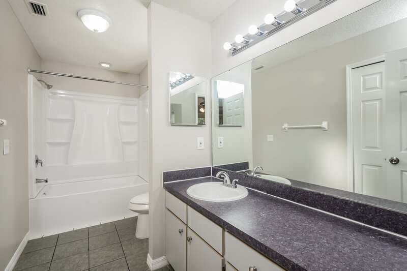 2,165/Mo, 193 Burnsed Pl Oviedo, FL 32765 Main Bathroom View
