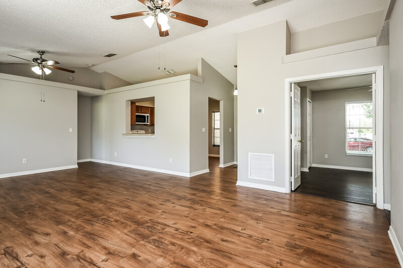 1,995/Mo, 15212 Margaux Dr Clermont, FL 34714 Living Room View 2