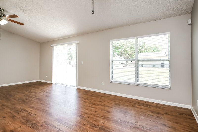 1,995/Mo, 15212 Margaux Dr Clermont, FL 34714 Living Room View 3