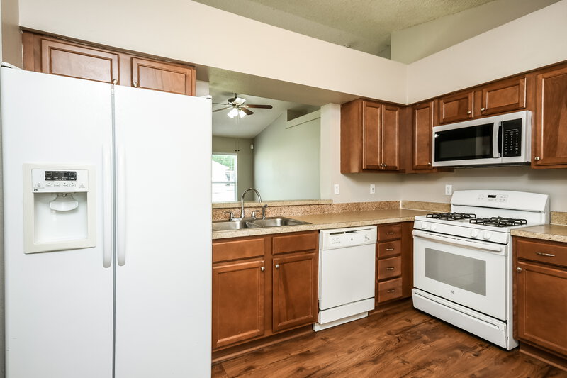 1,995/Mo, 15212 Margaux Dr Clermont, FL 34714 Kitchen View