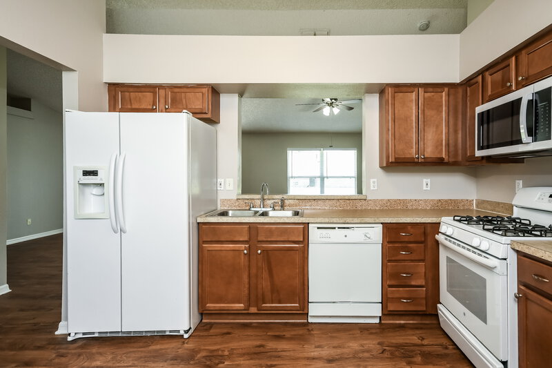 1,995/Mo, 15212 Margaux Dr Clermont, FL 34714 Kitchen View 2