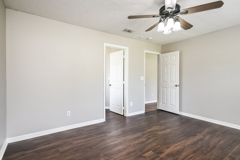 1,995/Mo, 15212 Margaux Dr Clermont, FL 34714 Main Bedroom View 2