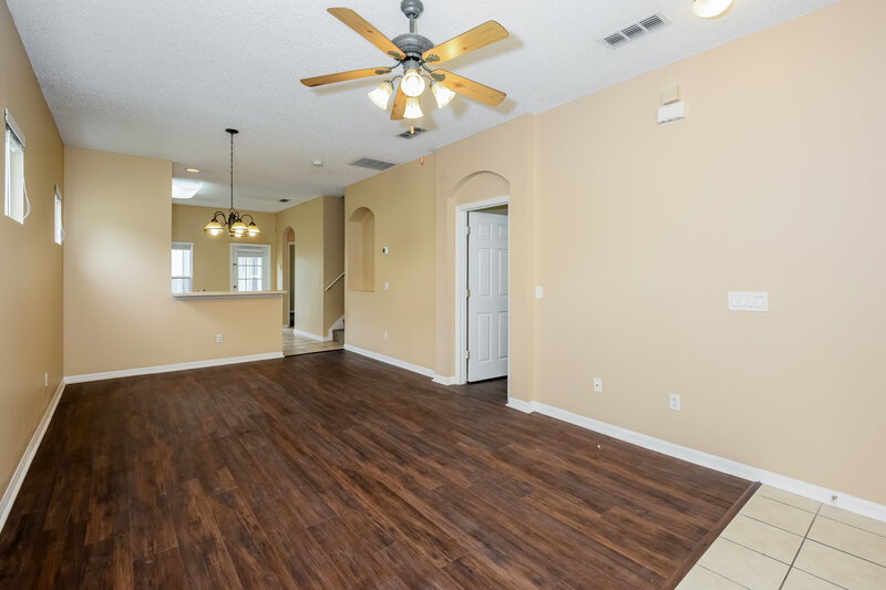 2,260/Mo, 14436 Chicora Crossing Blvd Orlando, FL 32828 Living Room View